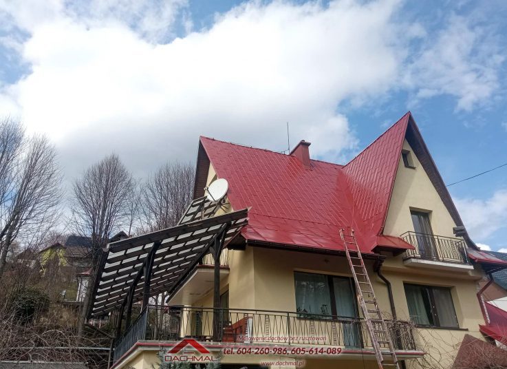 Dach z blachy zaginanej na felc - konserwacja farbami JOTUN